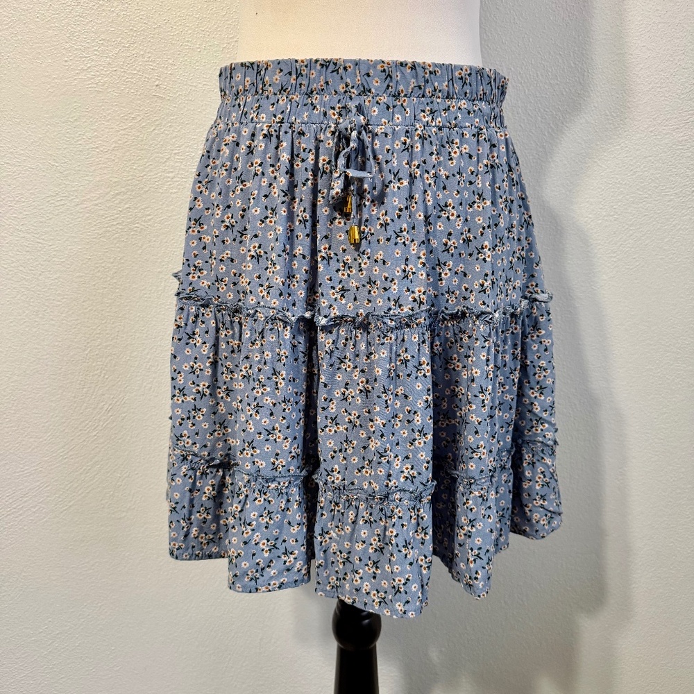Francesca's Jun‎ & Ivy Ditsy Daisy Floral Tiered Elastic Waist Blue Mini Skirt L